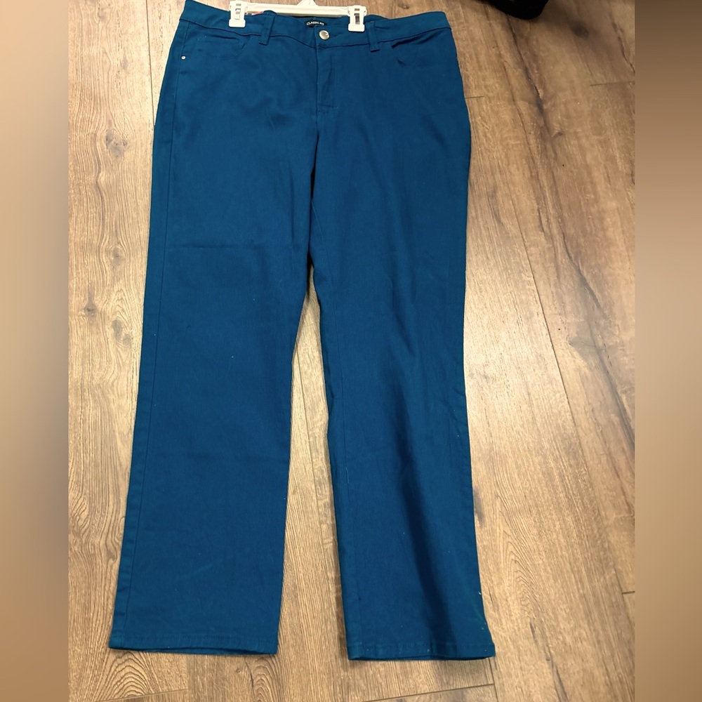 NWT LEE CLASSIC FIT IN GREENISH COLOUR size 18 MEDIUM EMBROIDERED POCKETS